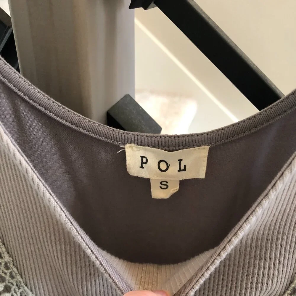 NWOT - POL Gray Strap Crop Top - Size Small - Picture 7 of 8